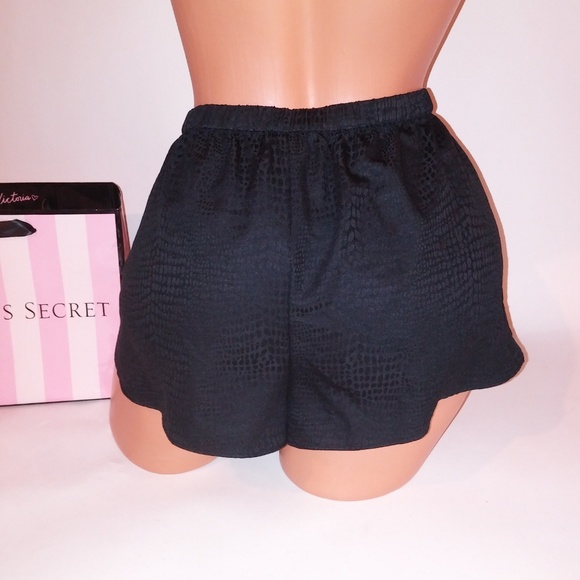 Victoria Secret Pajama Shorts - Picture 4 of 8